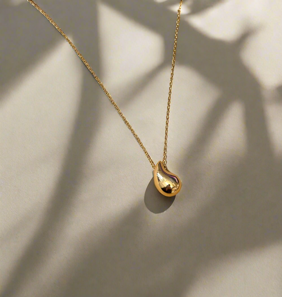9ct Yellow Gold Teardrop Pendant & Adjustable Trace Chain