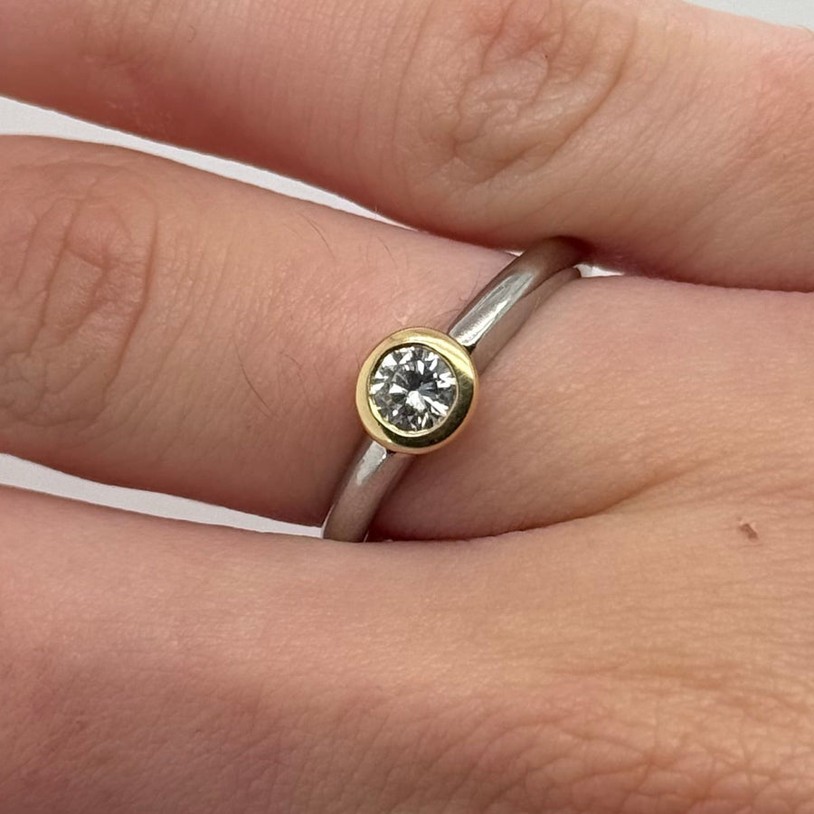 Previously Owned Platinum & 18ct 0.30ct G/H VS Diamond Solitaire Ring