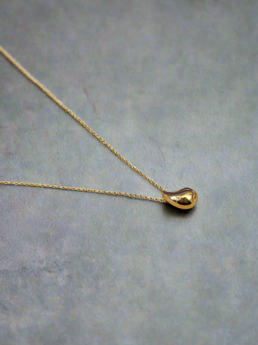 9ct Yellow Gold Teardrop Pendant & Adjustable Trace Chain