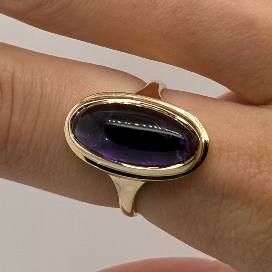 Previously Owned 9ct Yellow Gold Oval Amethyst Cabochon Ring