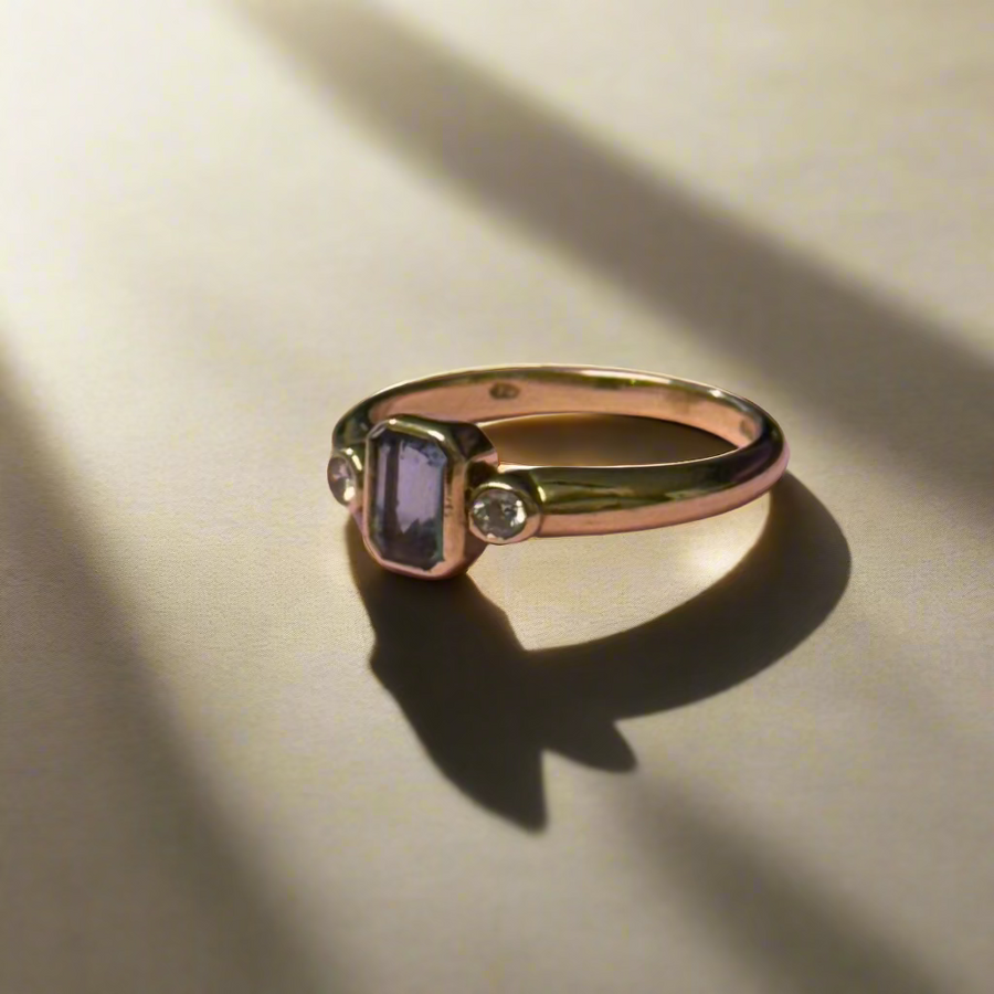 Previously Owned 9ct Yellow Gold Blue Topaz & Diamond Set Ring