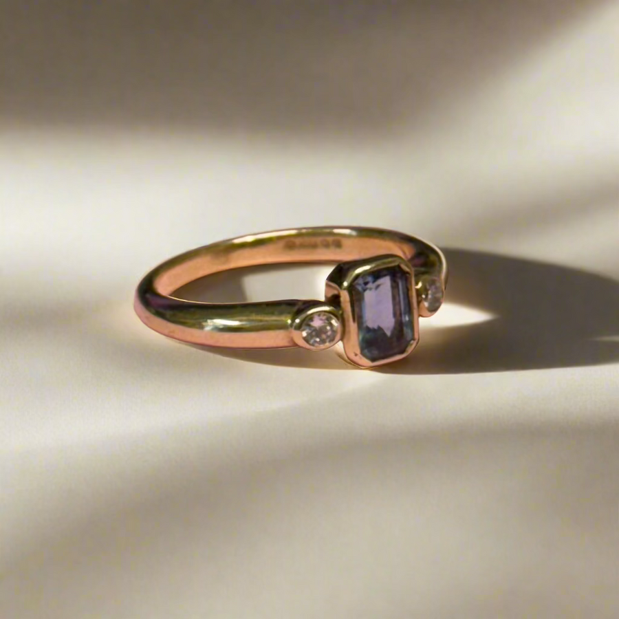 Previously Owned 9ct Yellow Gold Blue Topaz & Diamond Set Ring