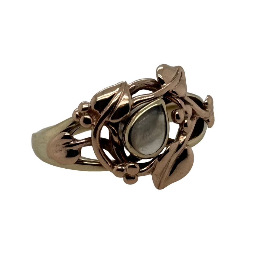 Previously Owned 9ct Yellow/Rose Gold & Moonstone Cloagu Ring