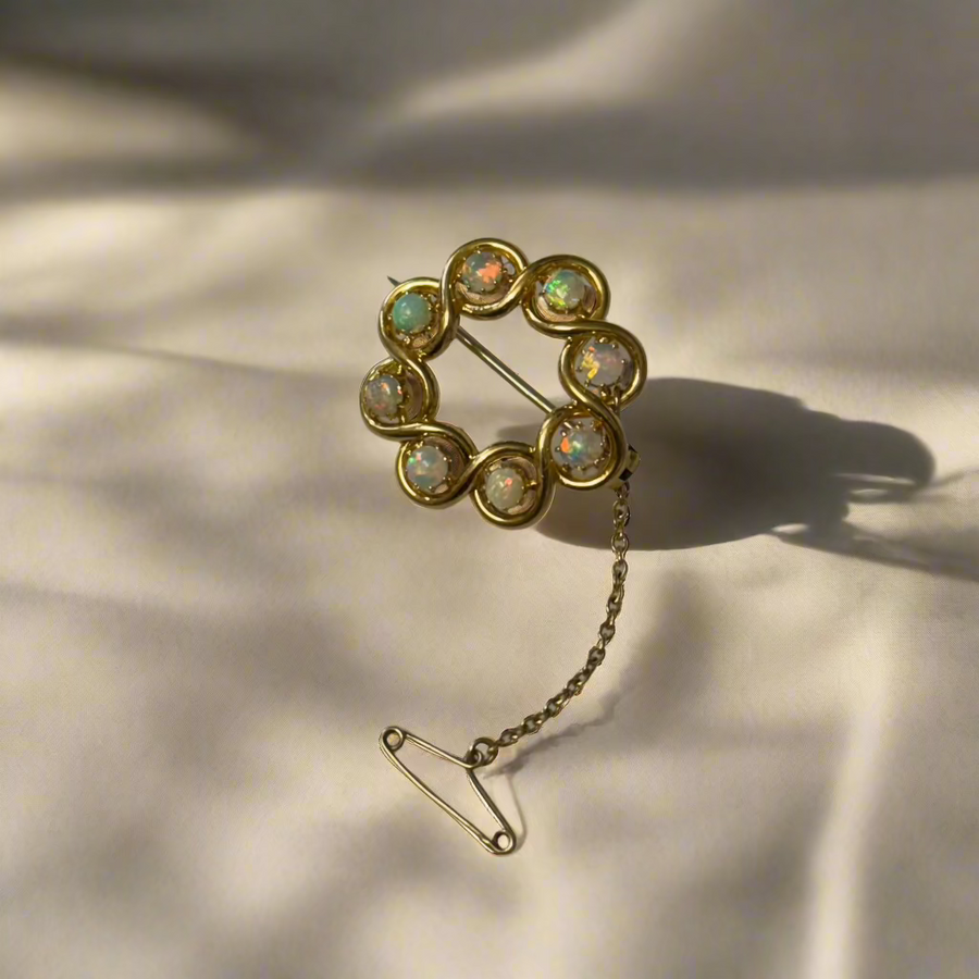 Previously Owned 18ct Yellow Gold 8 Opal Set Brooch