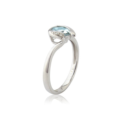 9ct White Gold 7x5mm Aquamarine & Diamond Ring