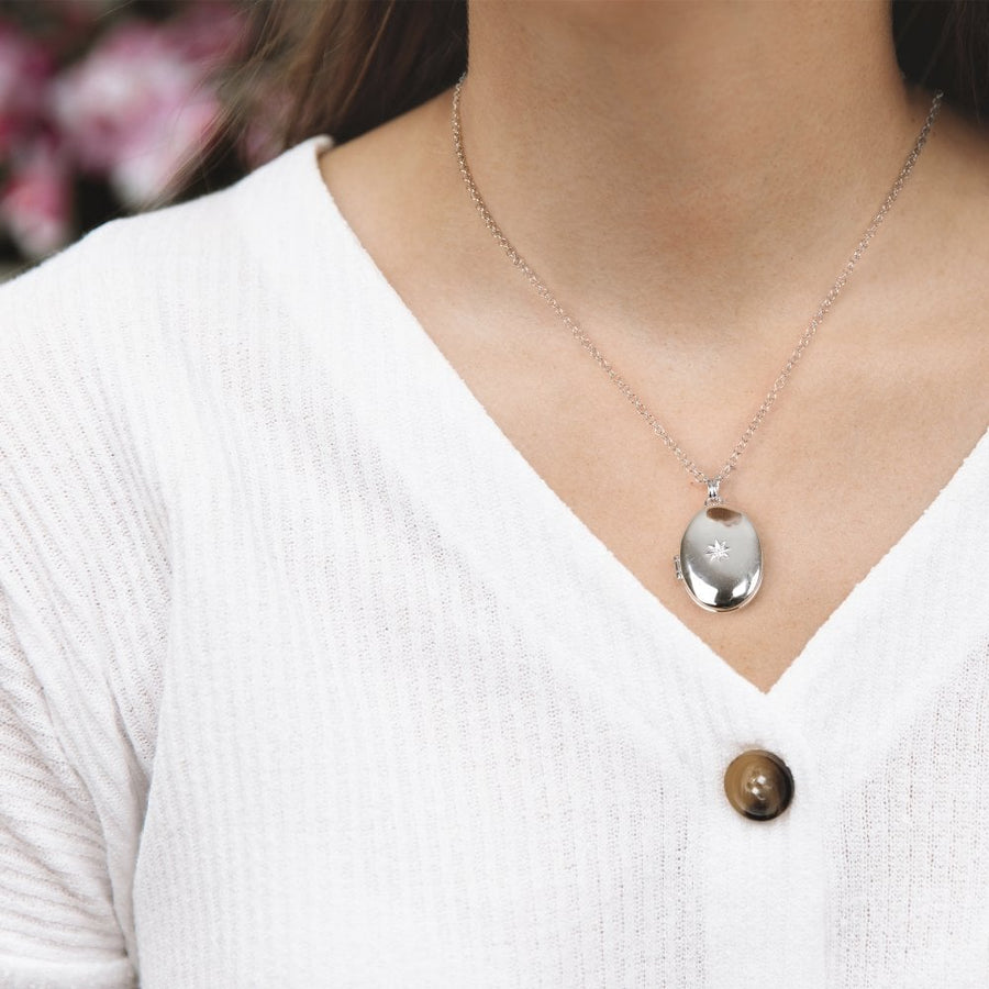 Hot Diamonds Silver Oval Star Centre Locket & Chain
