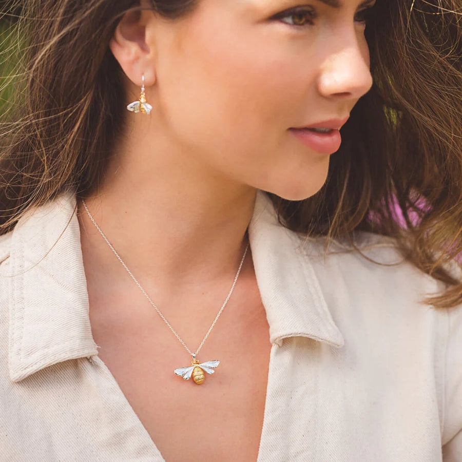 Two-Tone Detailed Queen Bee Necklace