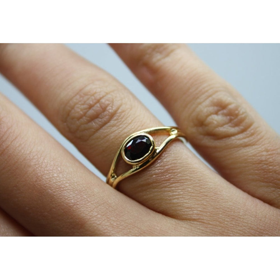 Bensons Originals 9ct Yellow Gold Garnet Ring