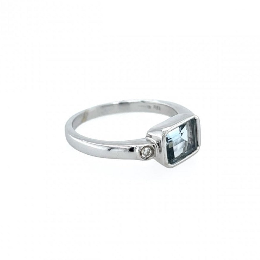 Previously Owned 18ct White Gold Aquamarine & Diamond Set Ring